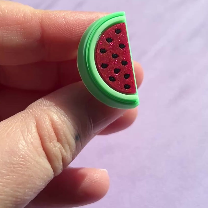 Video of watermelon croc shoe charm to show the size and quality. 